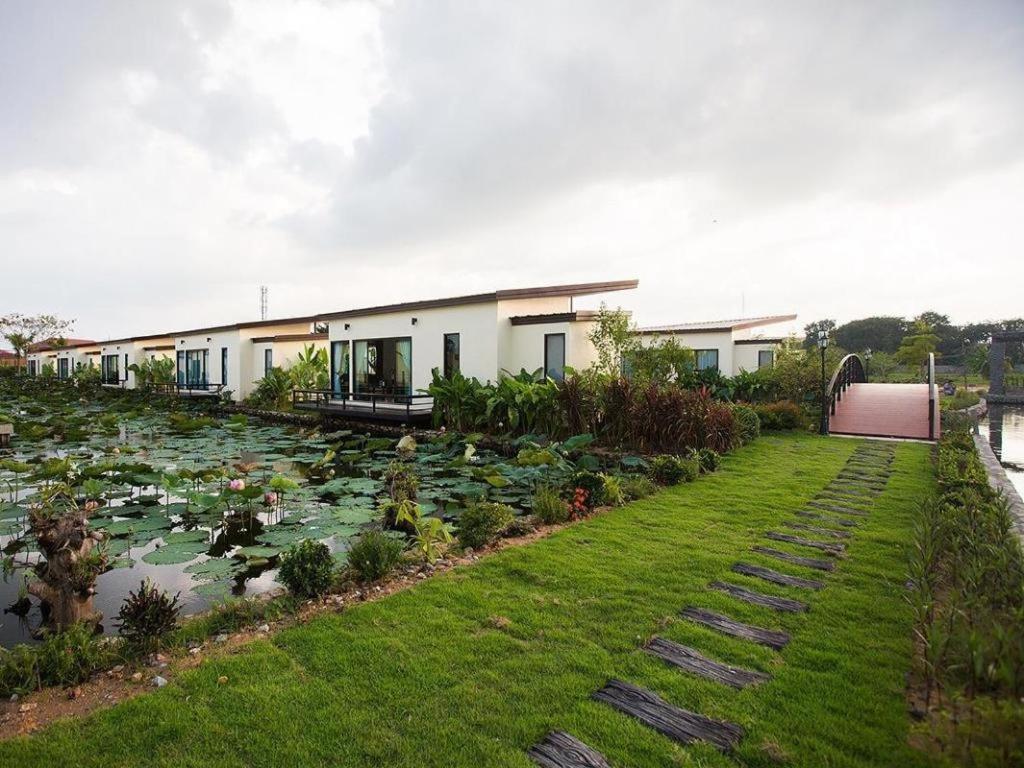 Bua Tara Resort Nong Prue Exterior photo
