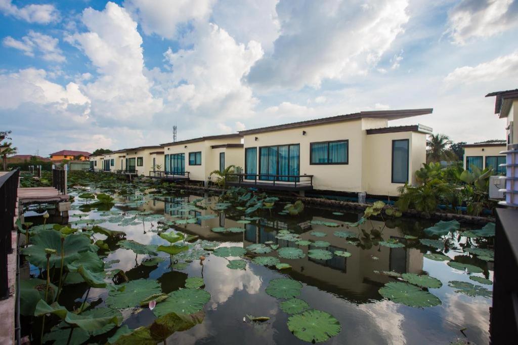 Bua Tara Resort Nong Prue Exterior photo