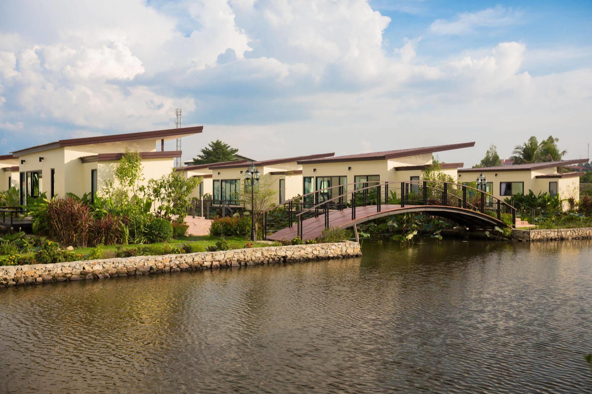 Bua Tara Resort Nong Prue Exterior photo